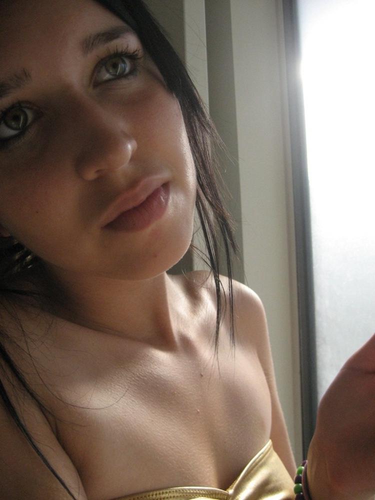 15P Photo set of busty self-shooting babes