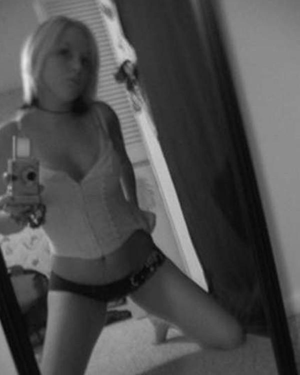 15P Photo set of busty self-shooting babes