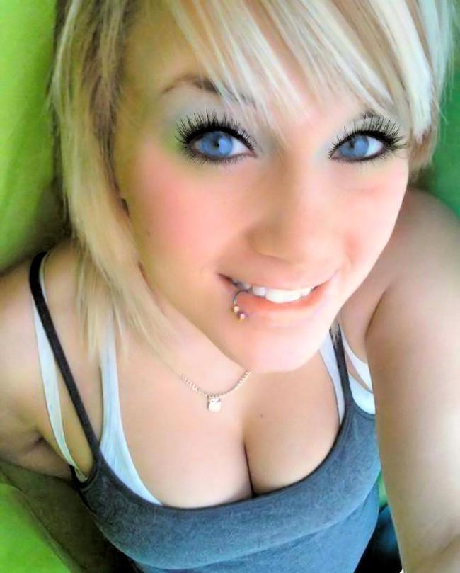 15P Photos of self-shooting bombshells
