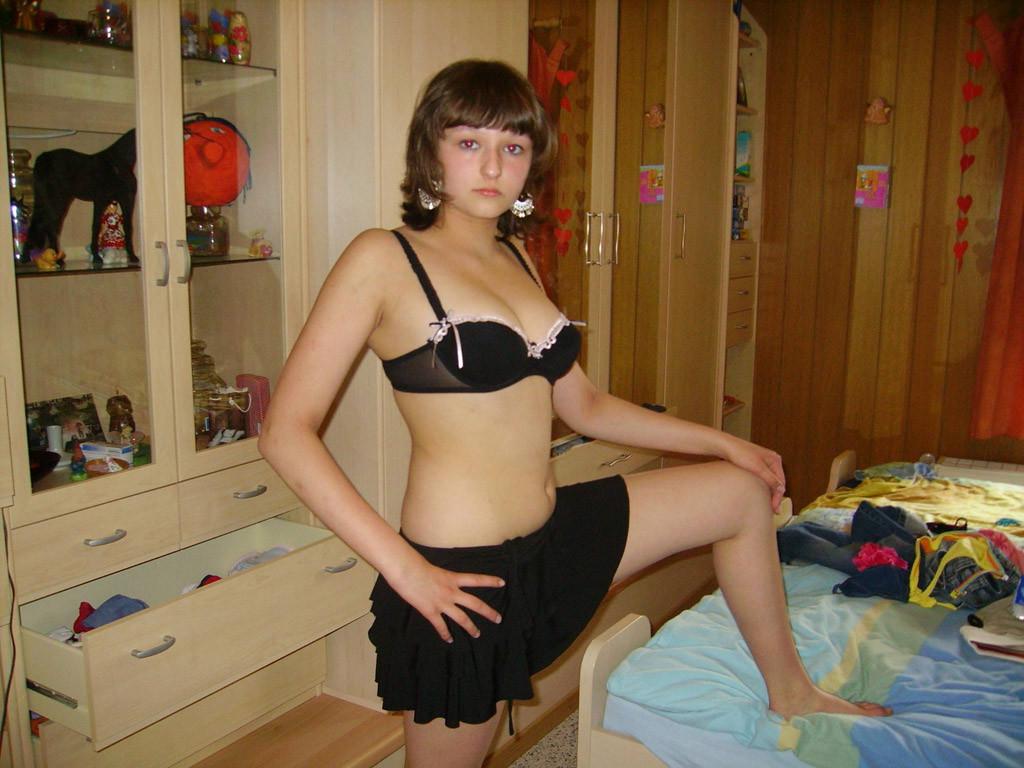 16P Amateur babes modeling their smooth cunts