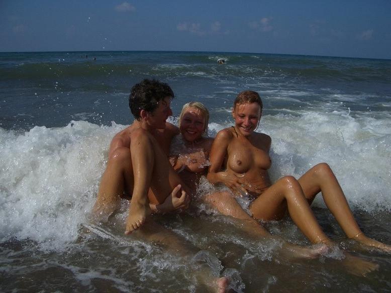 16P Hot photos of sexy brunette amateurs
