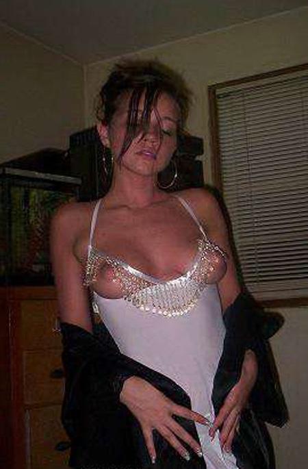 16P Hot naked babes making good use of their camera phones