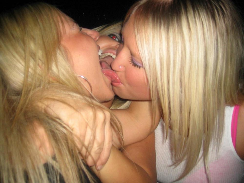 16P Fresh amateur girls flashing perky tits and shaved pussies