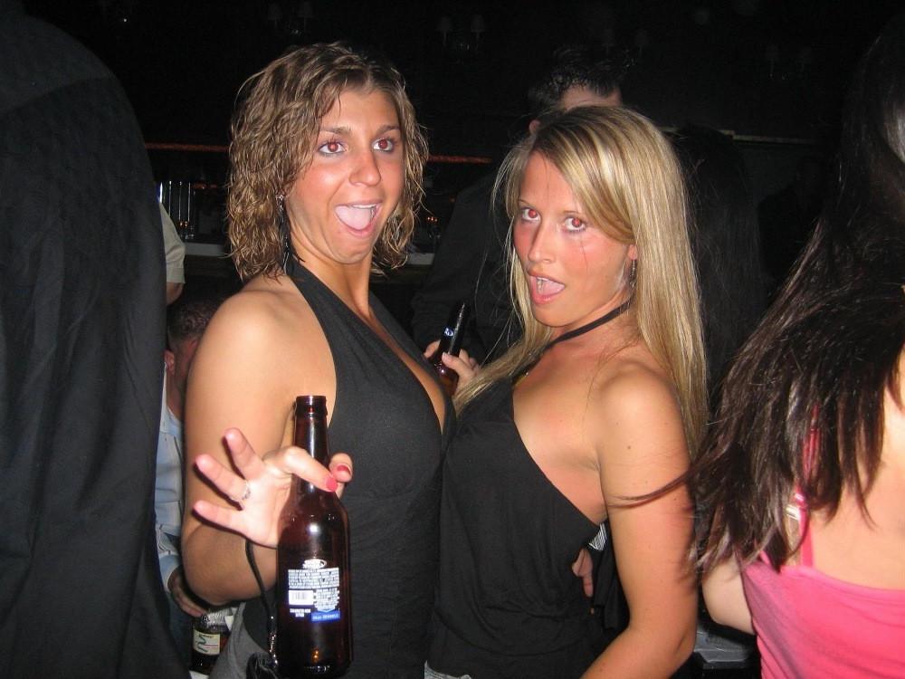 16P Naked sexy amateurs showing off their sweet shaved pussies
