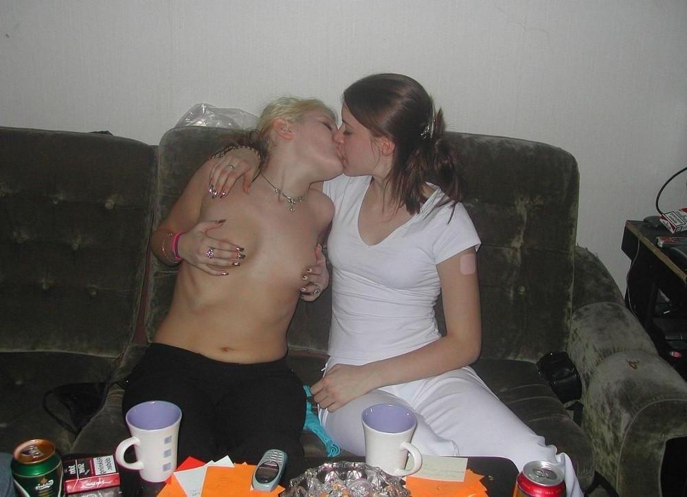 16P Fresh amateur girls flashing perky tits and shaved pussies