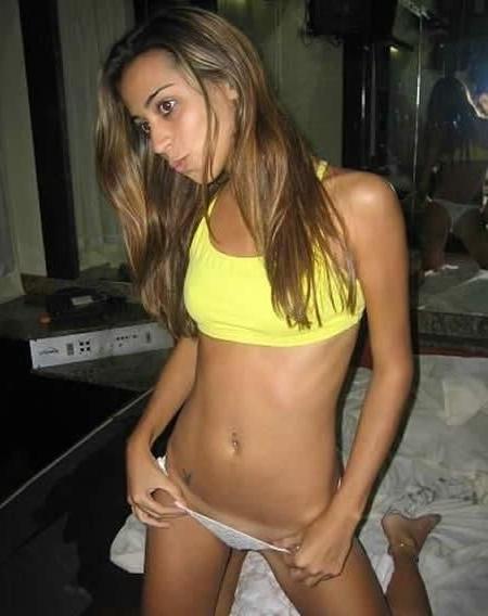 16P Pretty GF shows off her gorgeous naked body