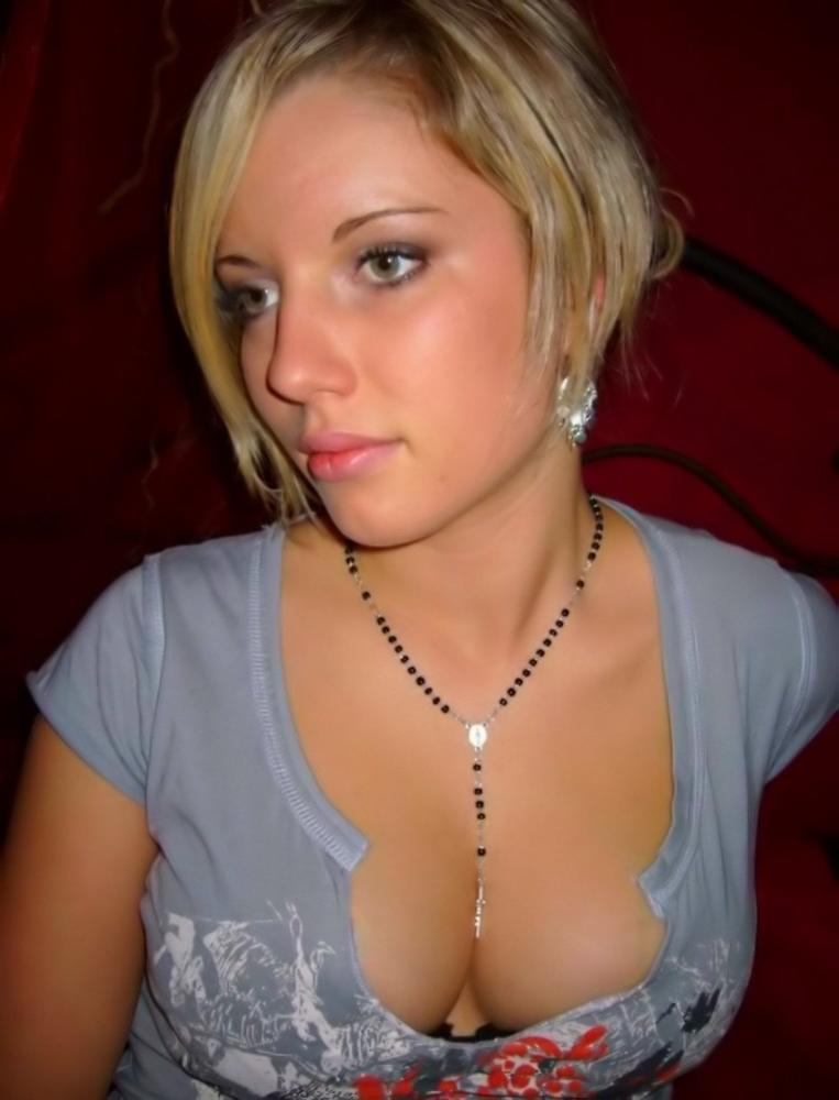 16P Brunette sexy babe stripping great in front of camera