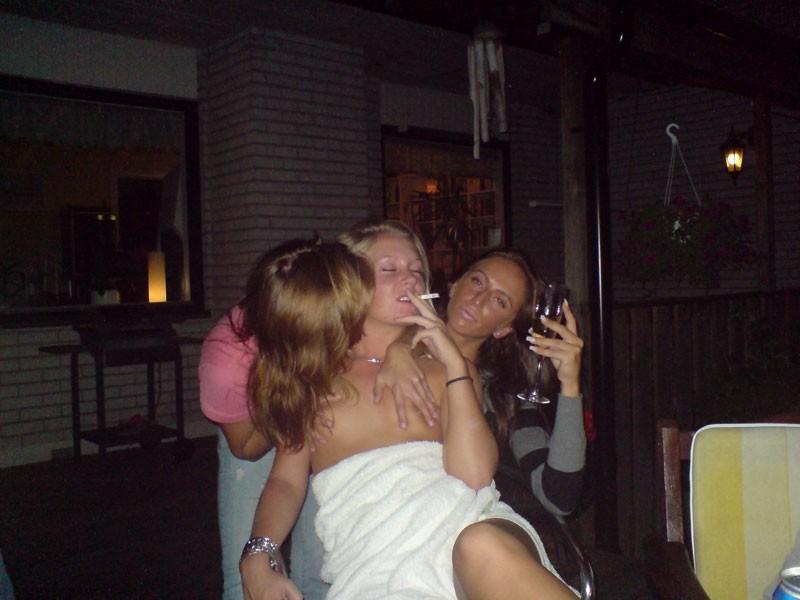 16P Busty and sexy girlfriends in secret asmateur photo shoots