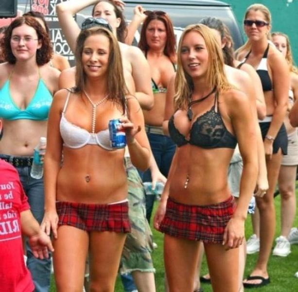 16P Hot girlfriends like to be watched in these hot horny pics