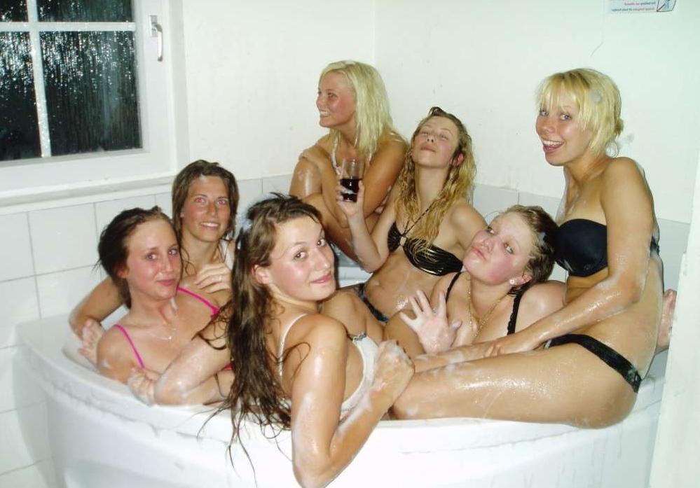 16P Busty and sexy girlfriends in secret asmateur photo shoots