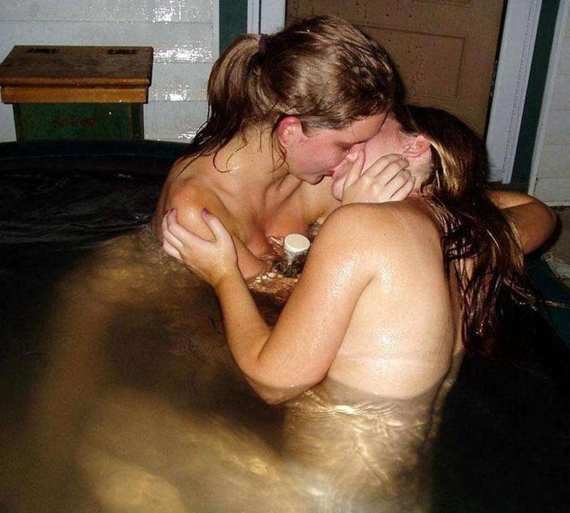 16P Amateur babes showing their smooth cunts only for you