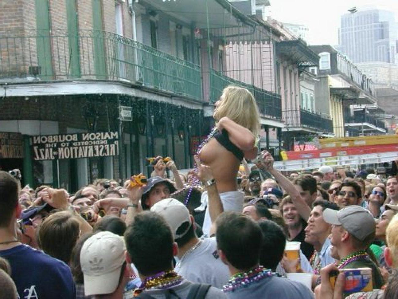 16P Horny teen girls and guys having wild hardcore orgy at home