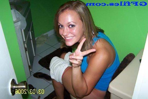 16P Candid shots of amateur drunk party girls