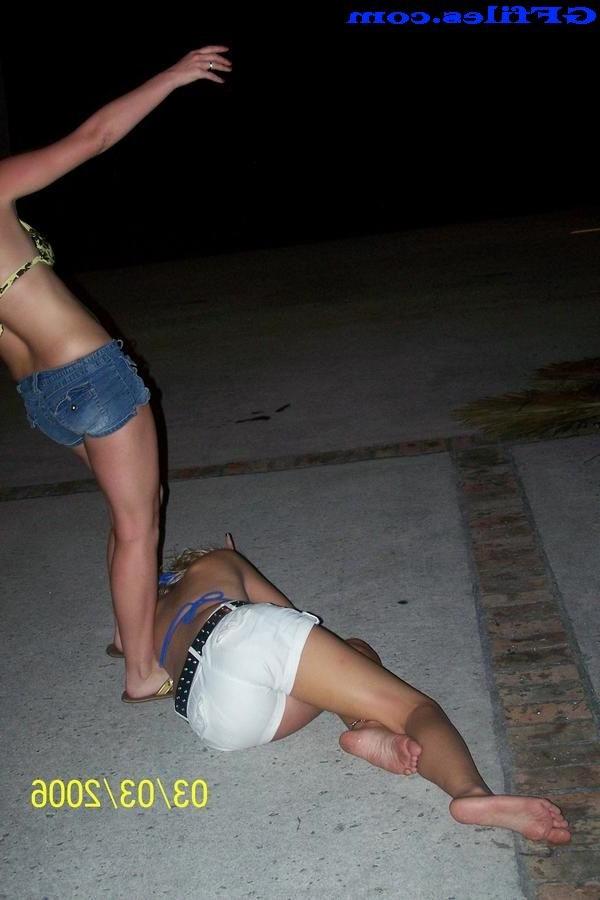 16P Candid shots of amateur drunk party girls