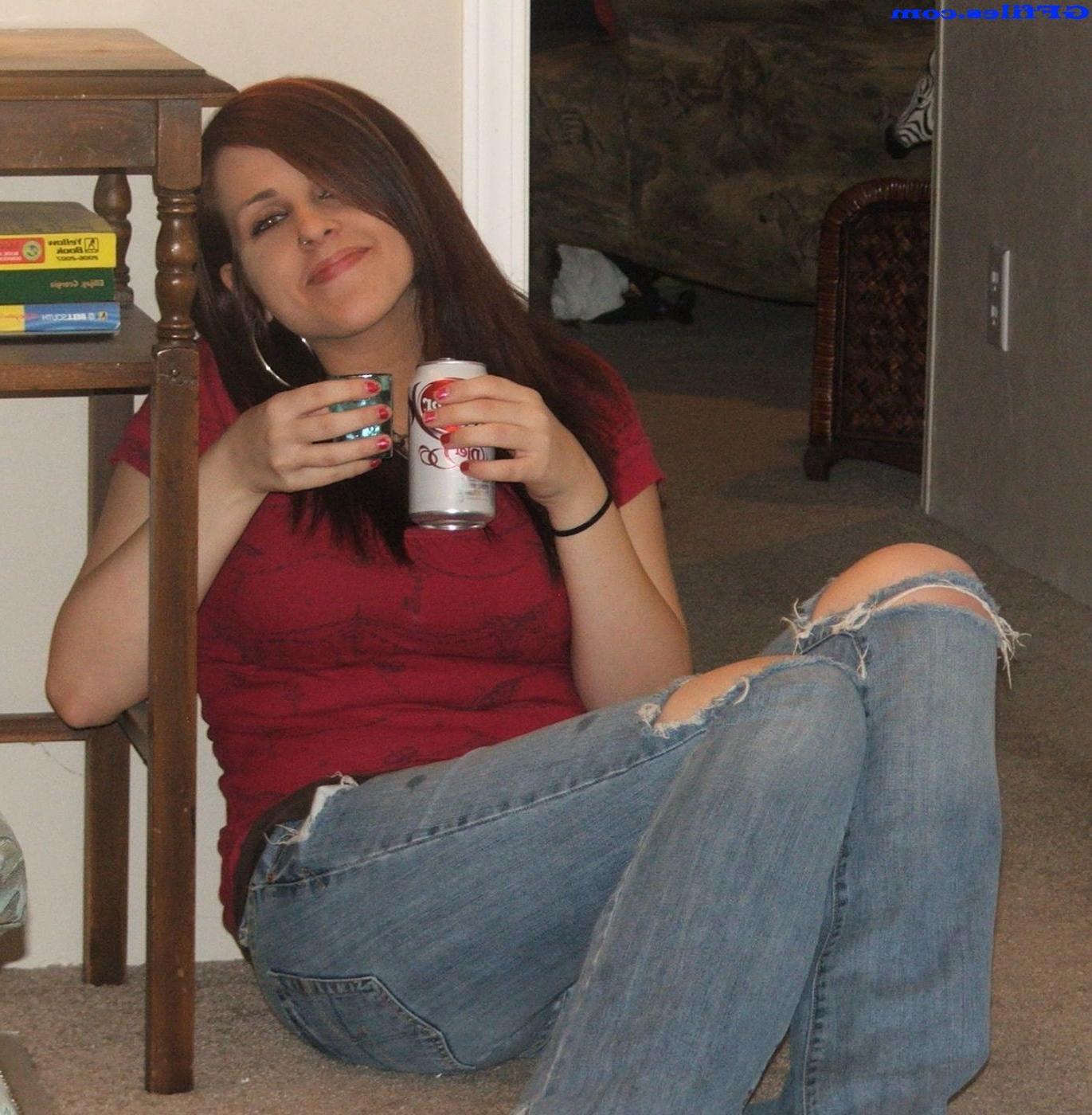 16P Candid shots of amateur drunk party girls