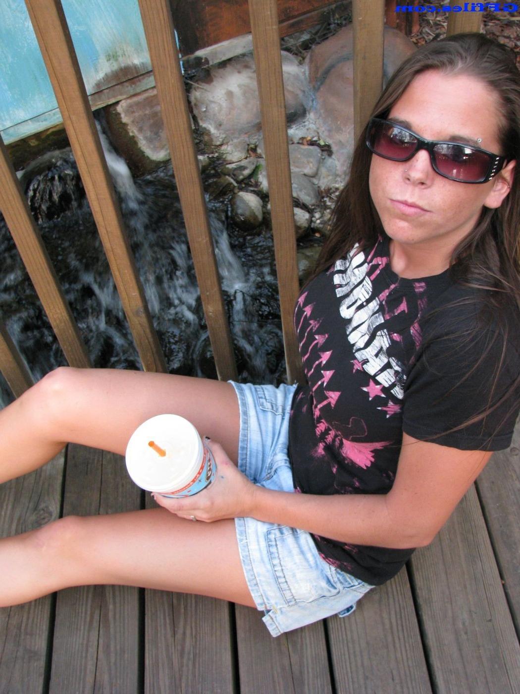 16P Candid shots of amateur drunk party girls