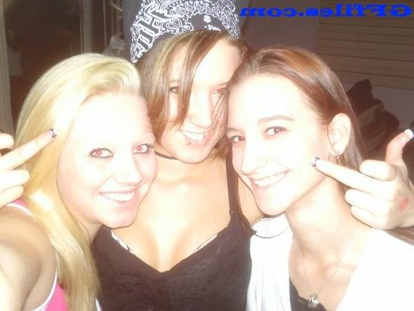 16P Candid shots of amateur drunk party girls