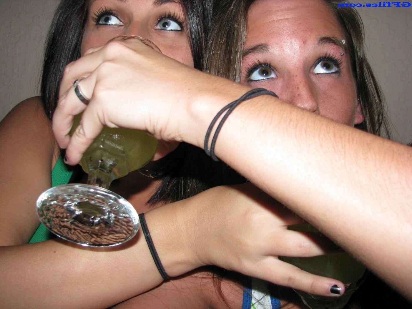 16P Candid shots of amateur drunk party girls