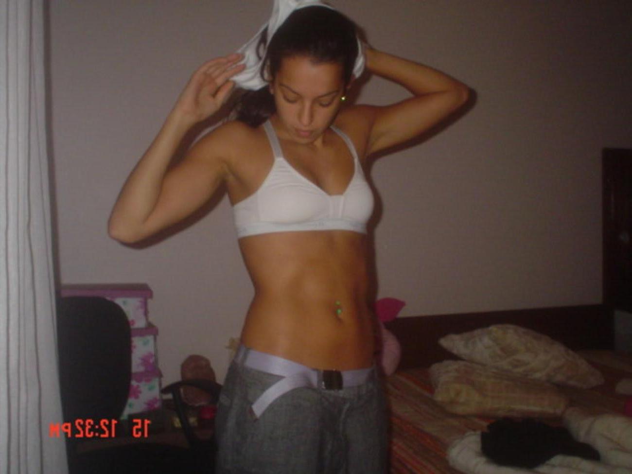 16P Teen fucking her pussy with a carrot