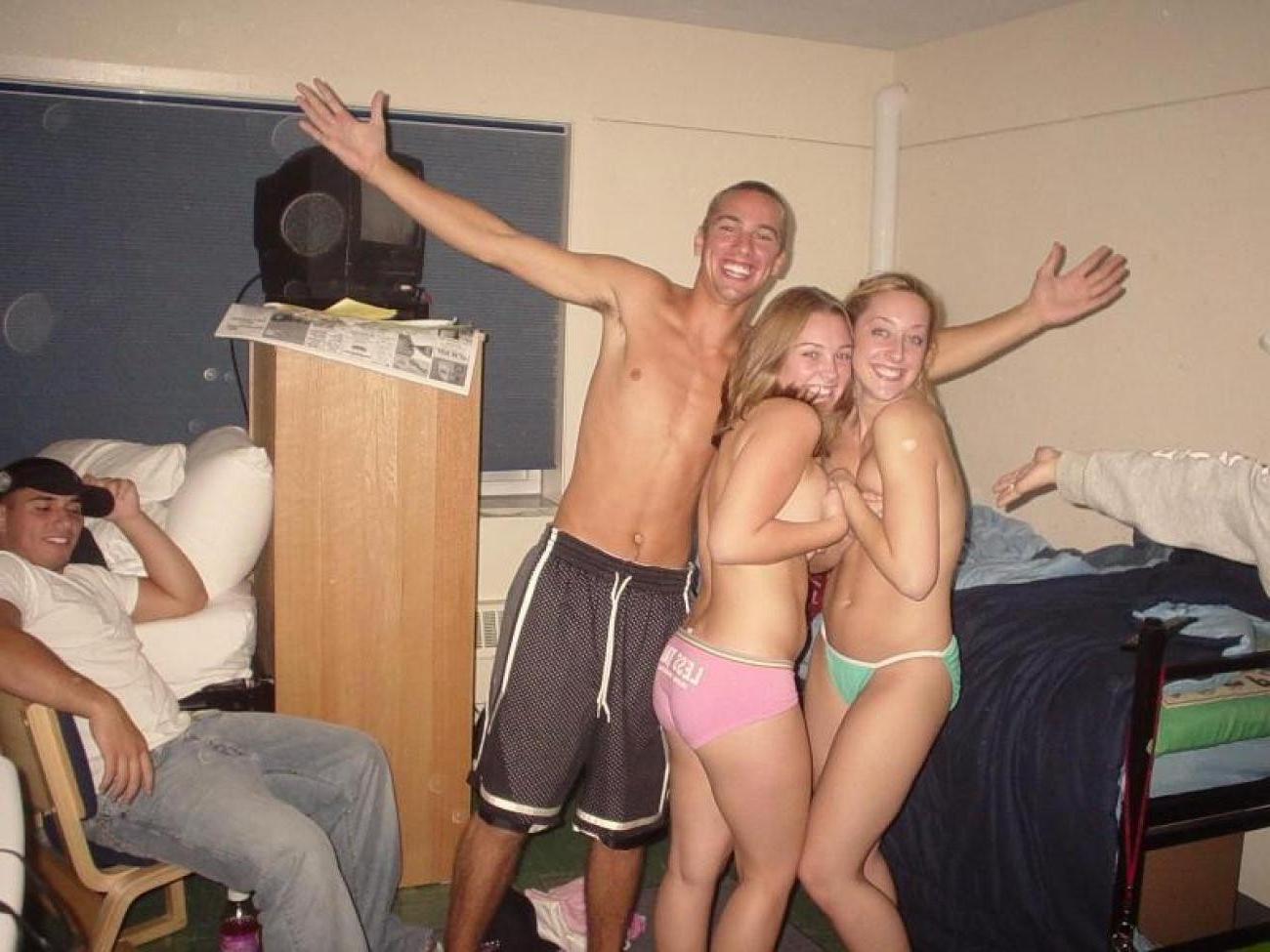 15P Random pics of drunk chicks having fun in parties