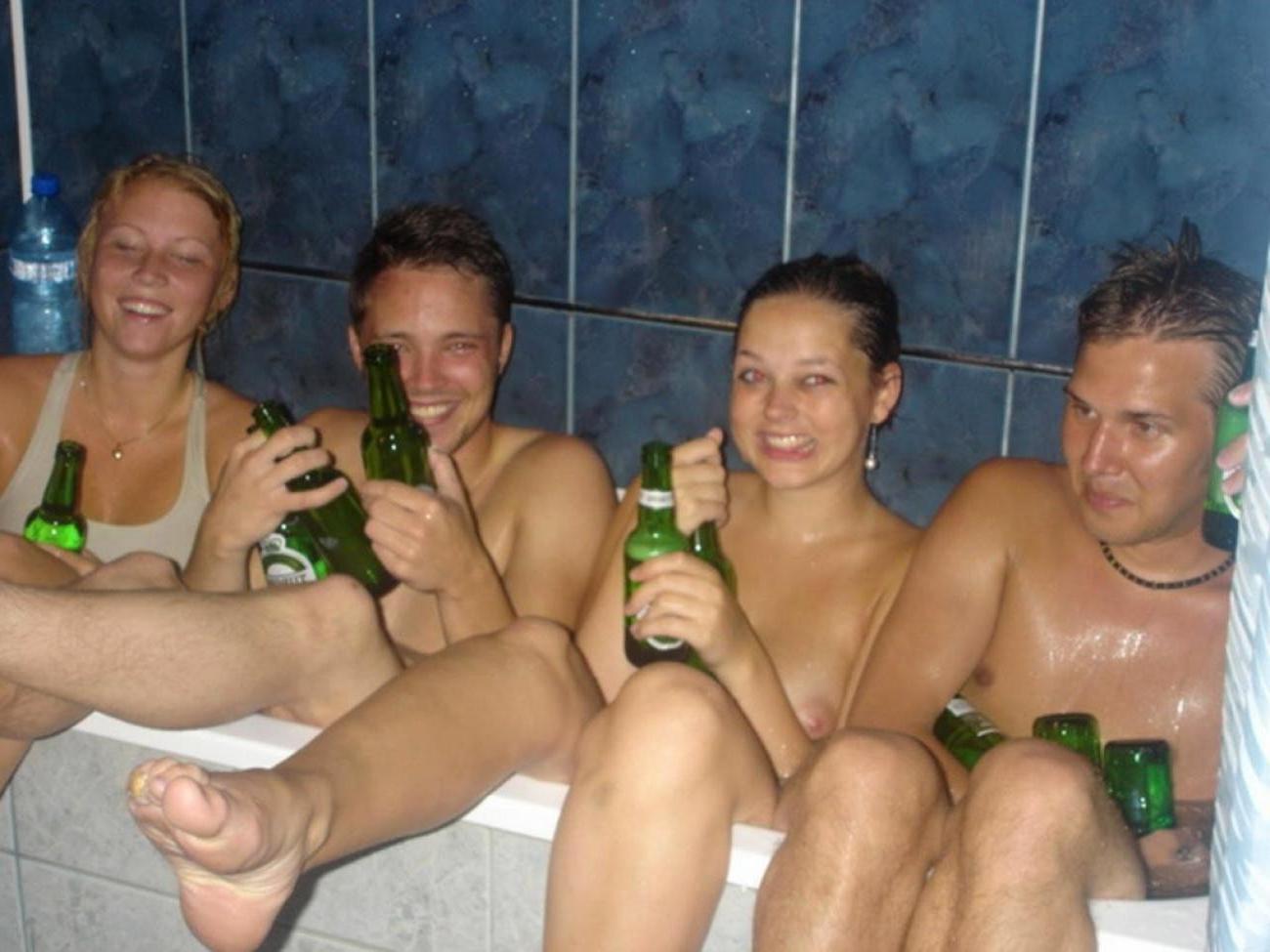 15P Random pics of drunk chicks having fun in parties