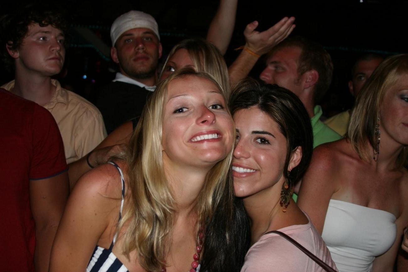 15P Hot pics of drunk girls  naked at parties