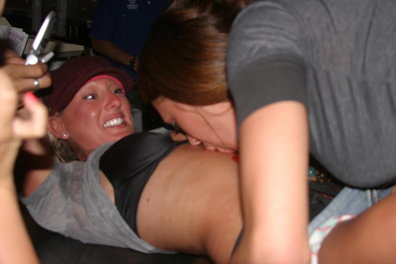 15P Hot pics of drunk girls  naked at parties