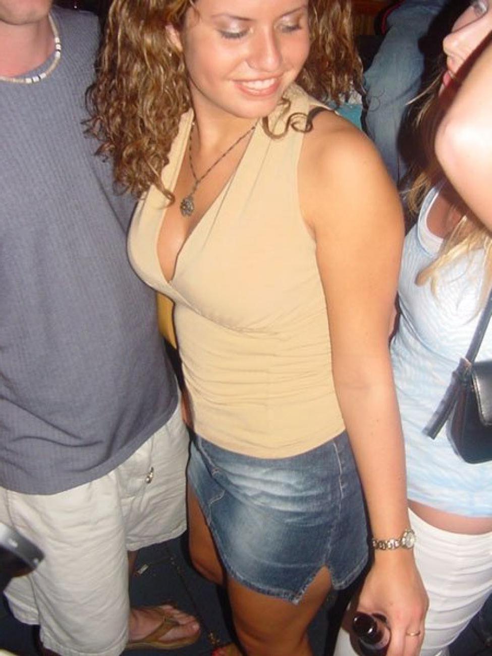 15P Pics of hotties flashing their tits and butts