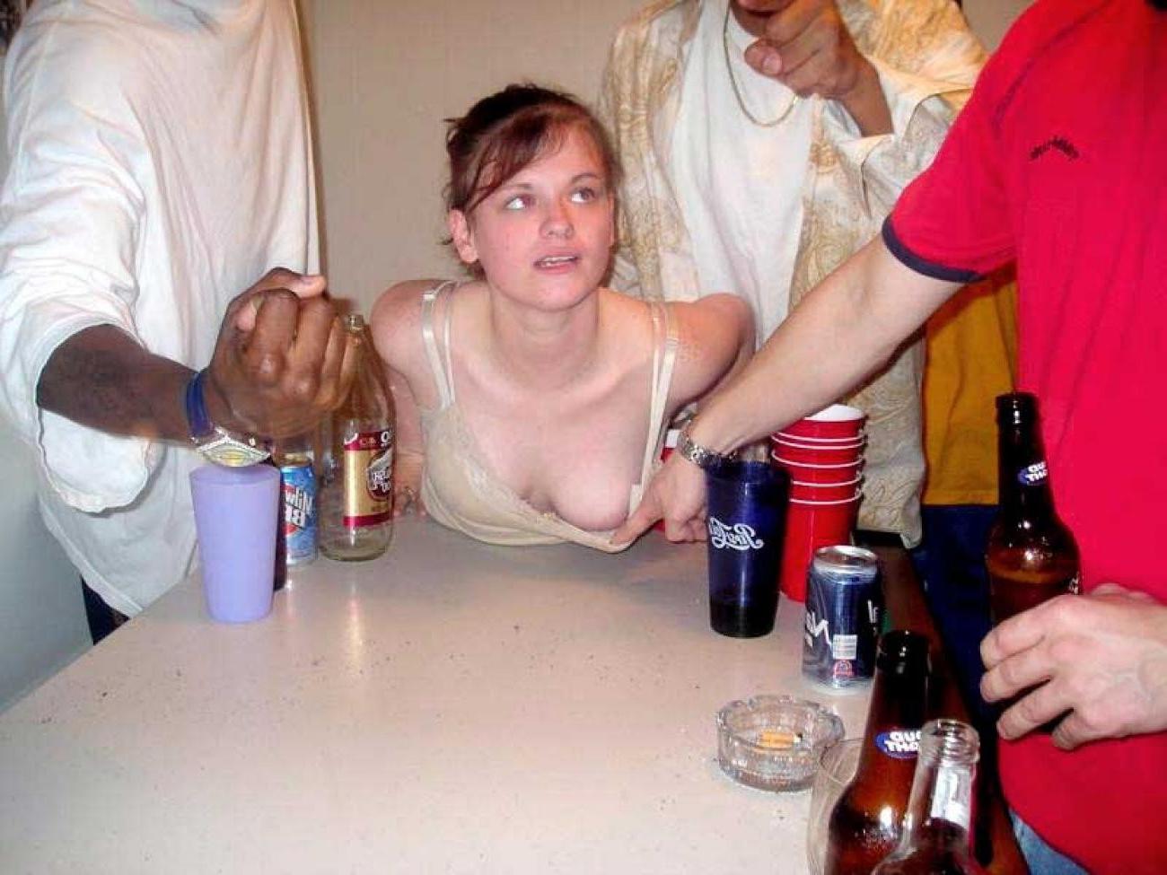 15P Pics of slutty college chicks who do wild things at parties
