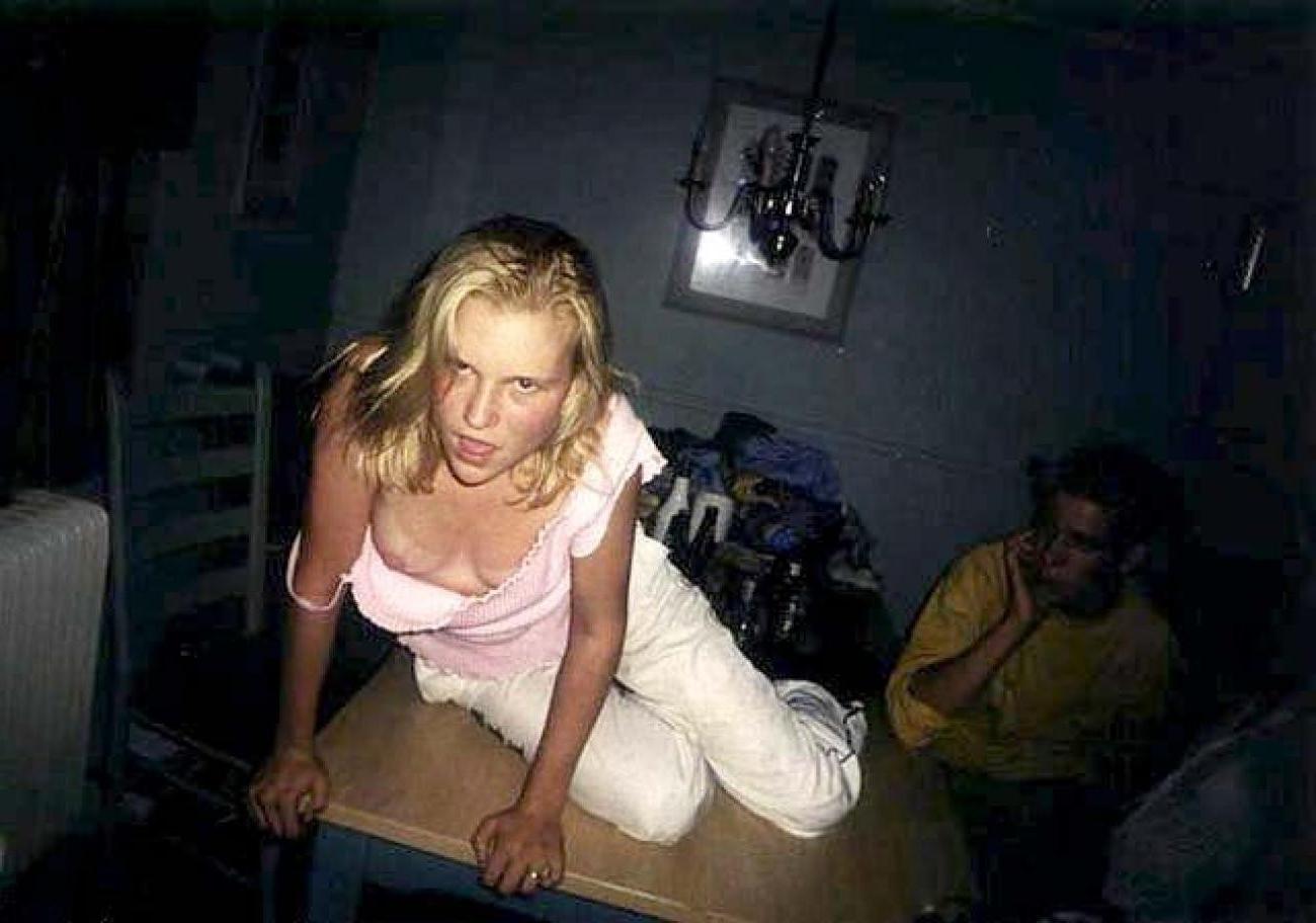 15P Pics of horny sluts having fun at parties