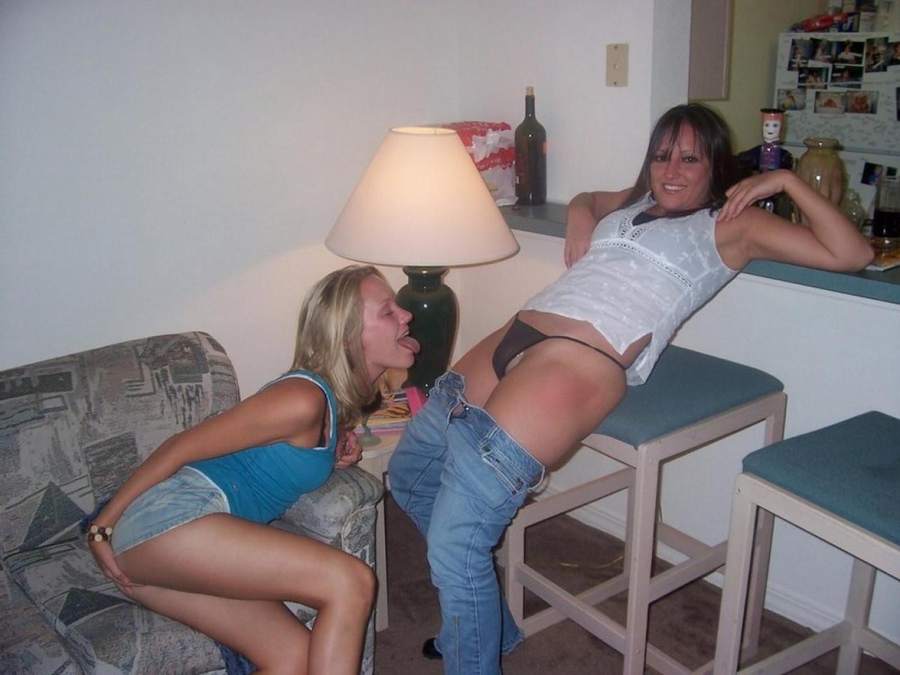 15P Photos of sluts drunk and naked while playing games