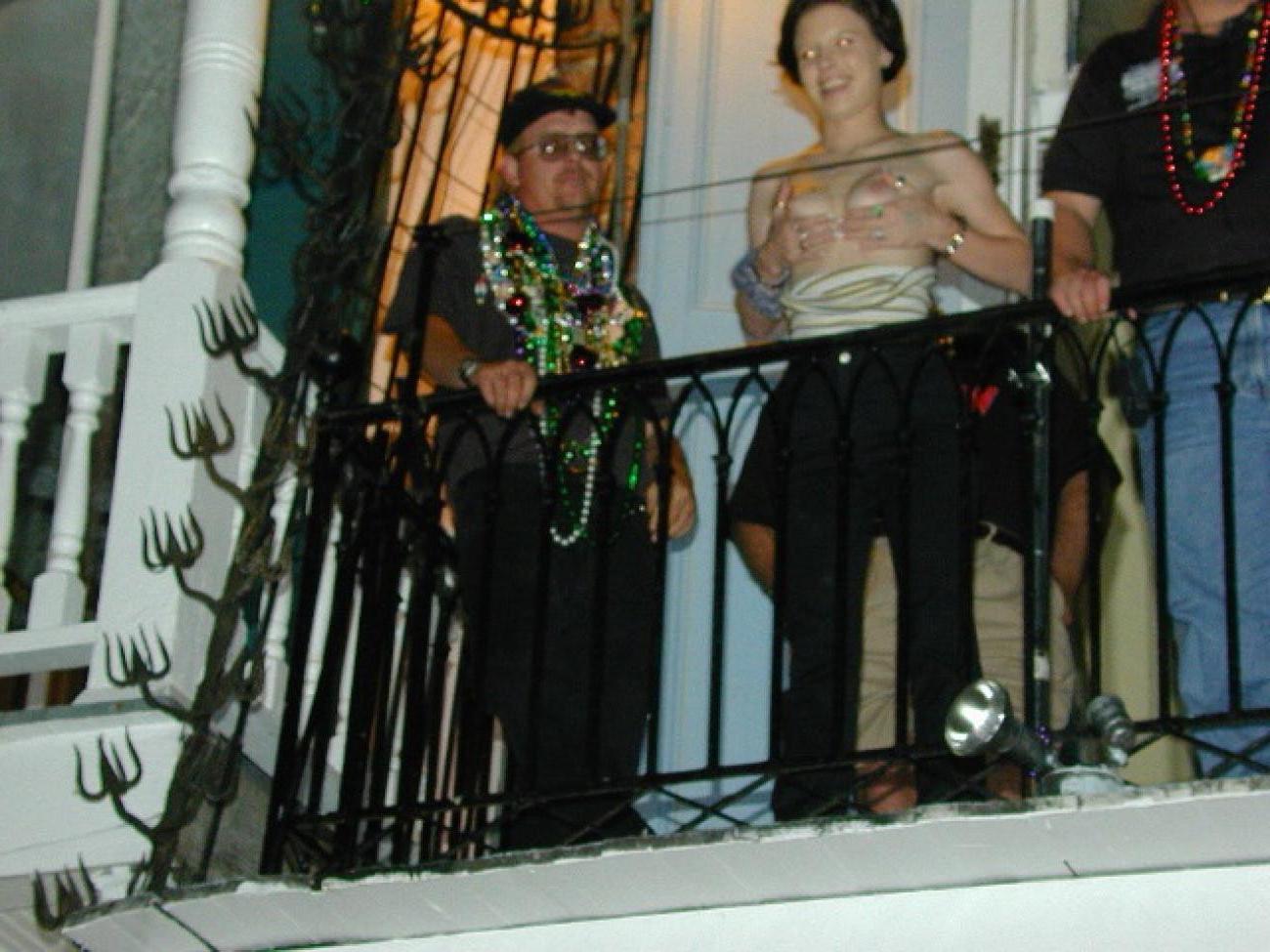 15P Wild mardigras sluts getting drunk and flashing their tits