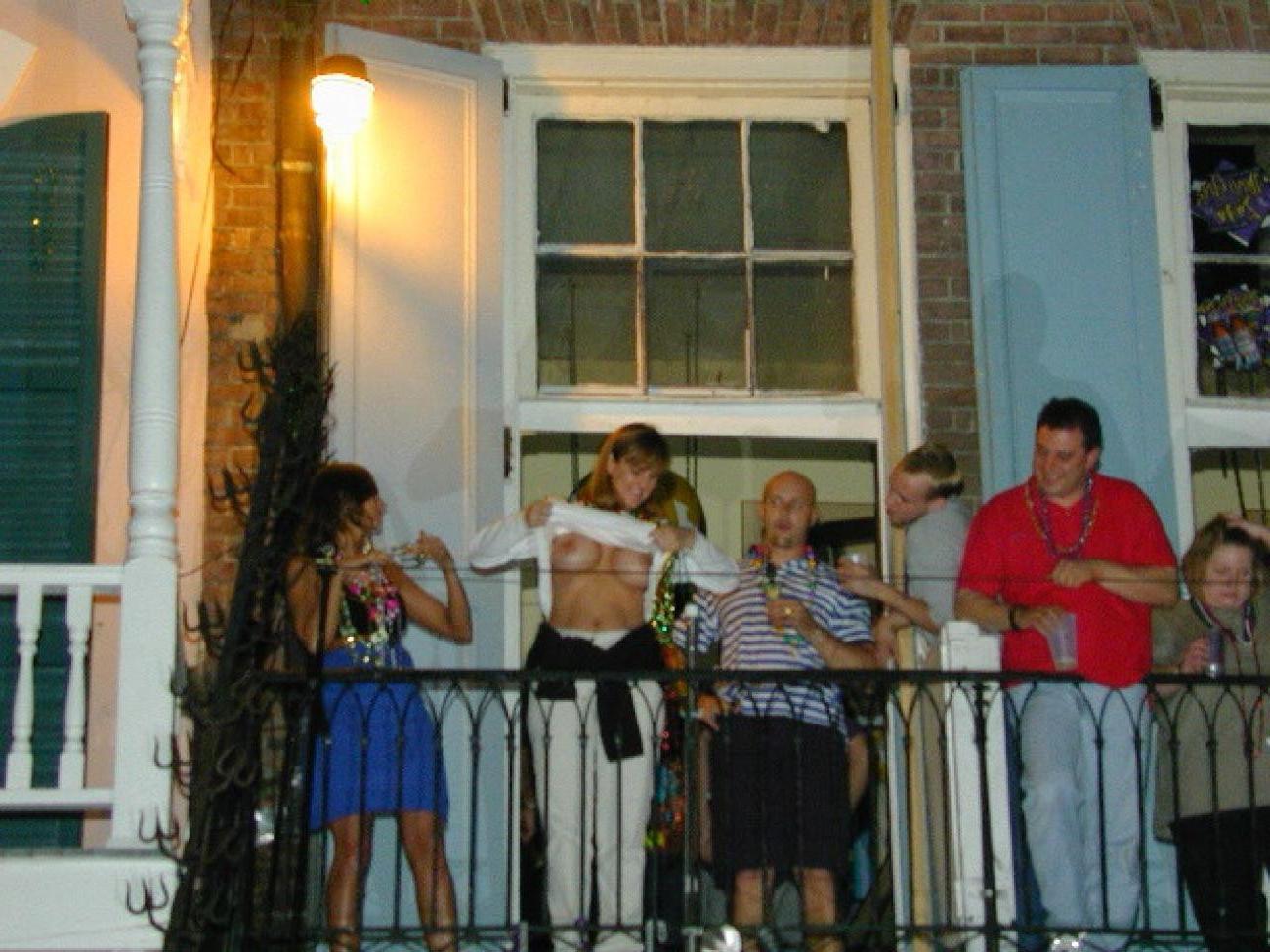 15P Wild mardigras sluts getting drunk and flashing their tits