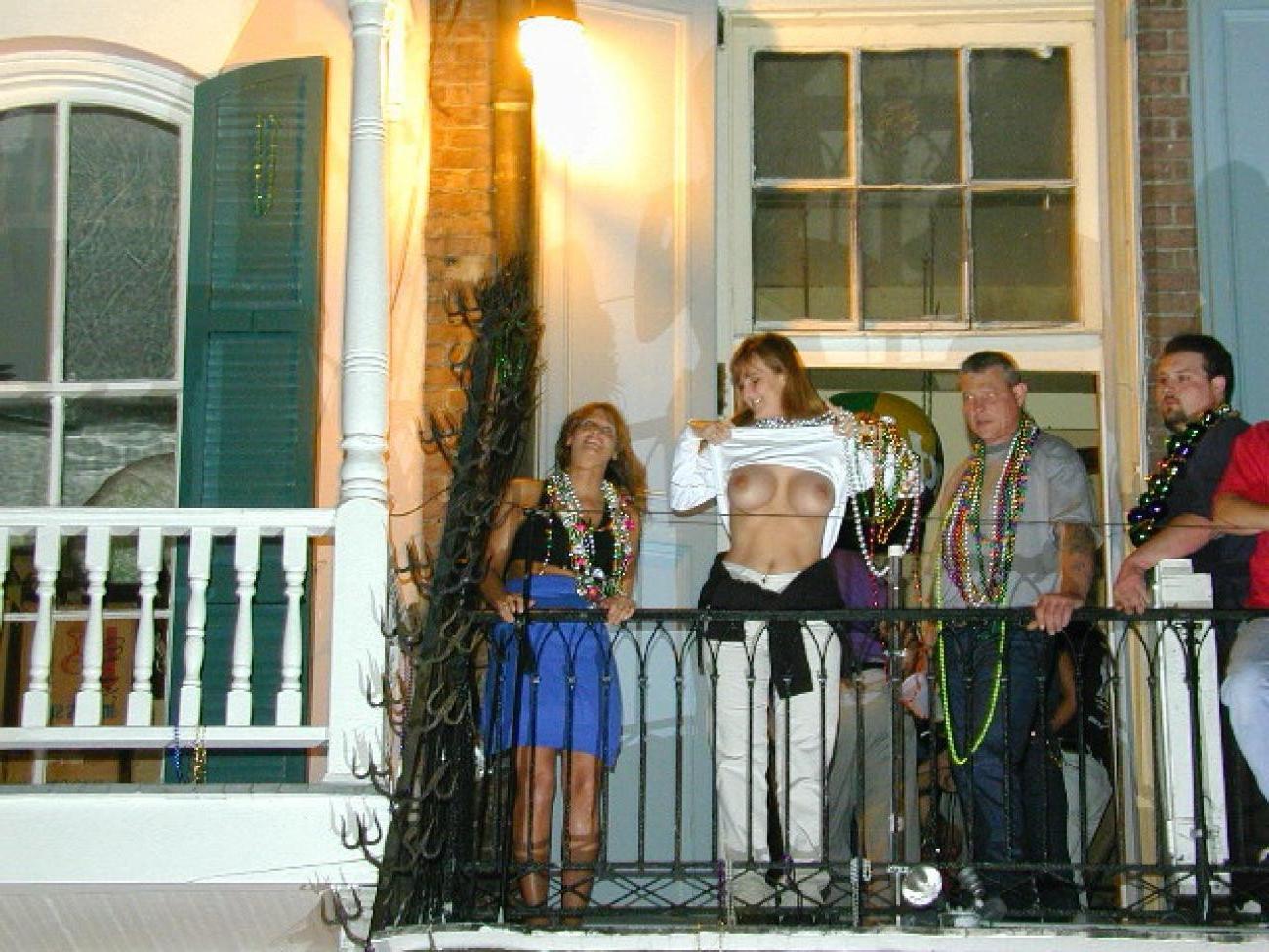 15P Wild mardigras sluts getting drunk and flashing their tits