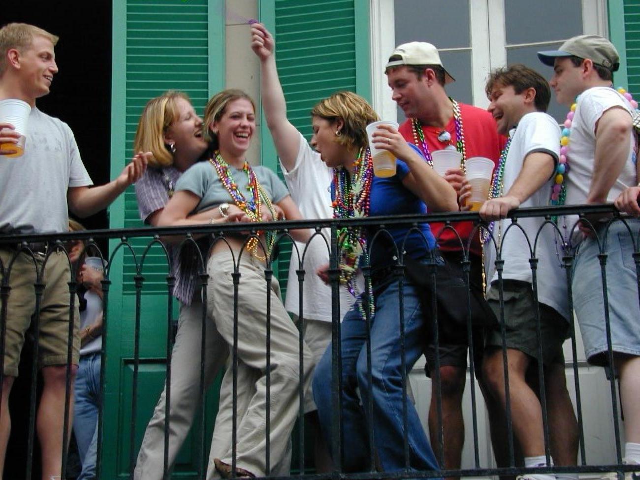 15P Drunk chicks flashing their tits during mardigras