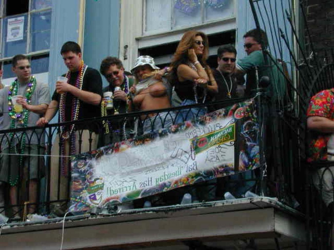15P Hot flashing and lesbian action by drunk mardigras babes