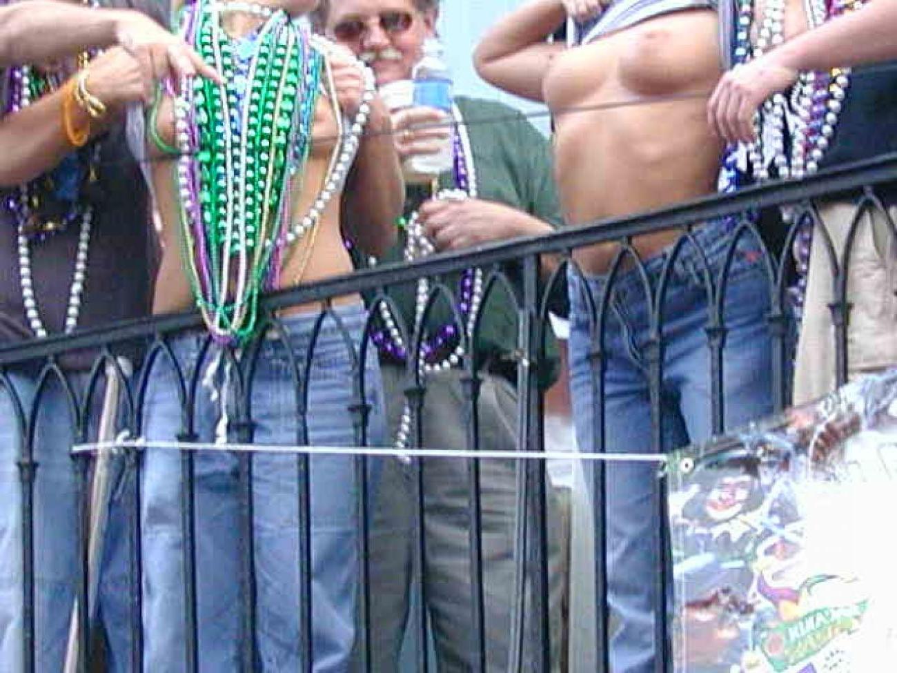 15P Hot flashing and lesbian action by drunk mardigras babes