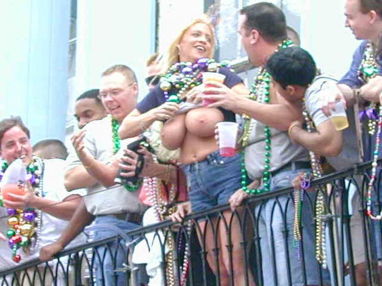 15P Hot flashing and lesbian action by drunk mardigras babes