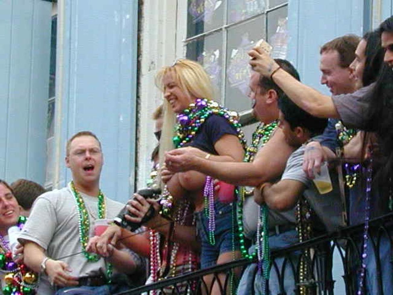 15P Hot flashing and lesbian action by drunk mardigras babes
