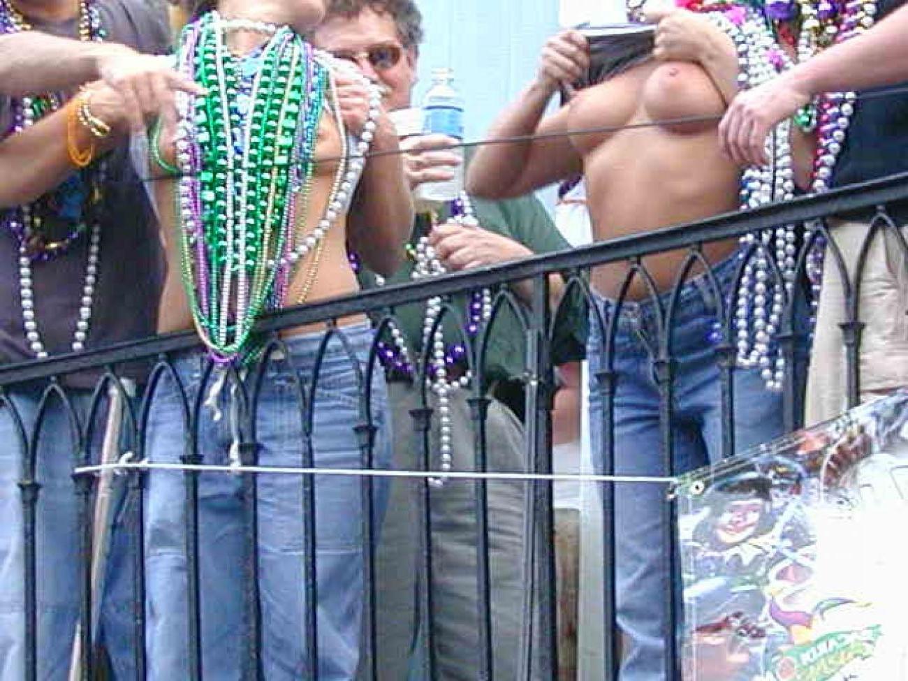 15P Hot flashing and lesbian action by drunk mardigras babes