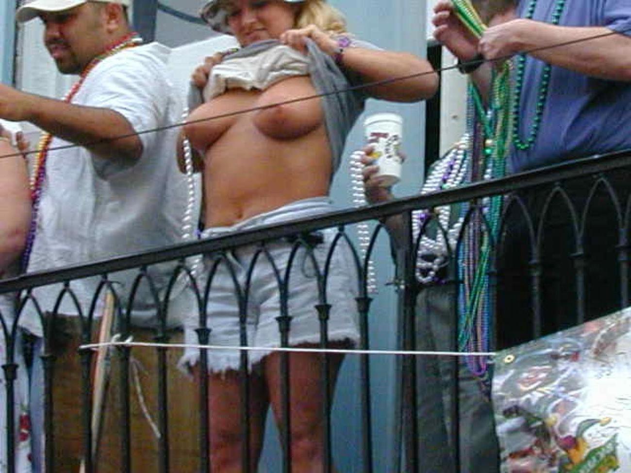 15P Hot flashing and lesbian action by drunk mardigras babes