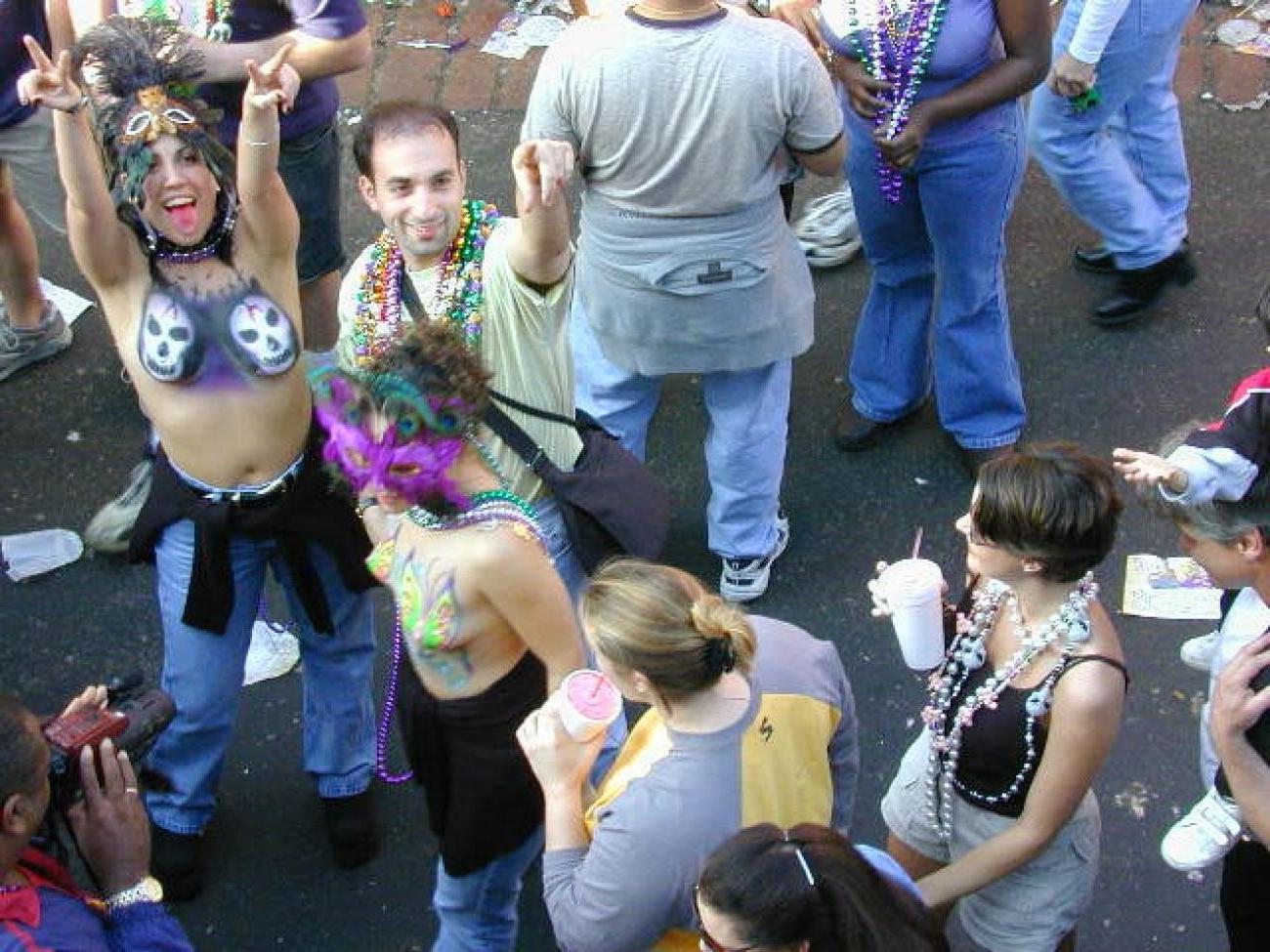15P Drunk chicks showing tits and getting photographed at mardigras