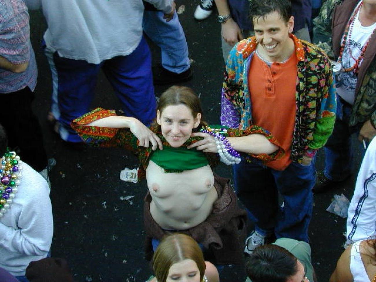 15P Drunk chicks showing tits and getting photographed at mardigras