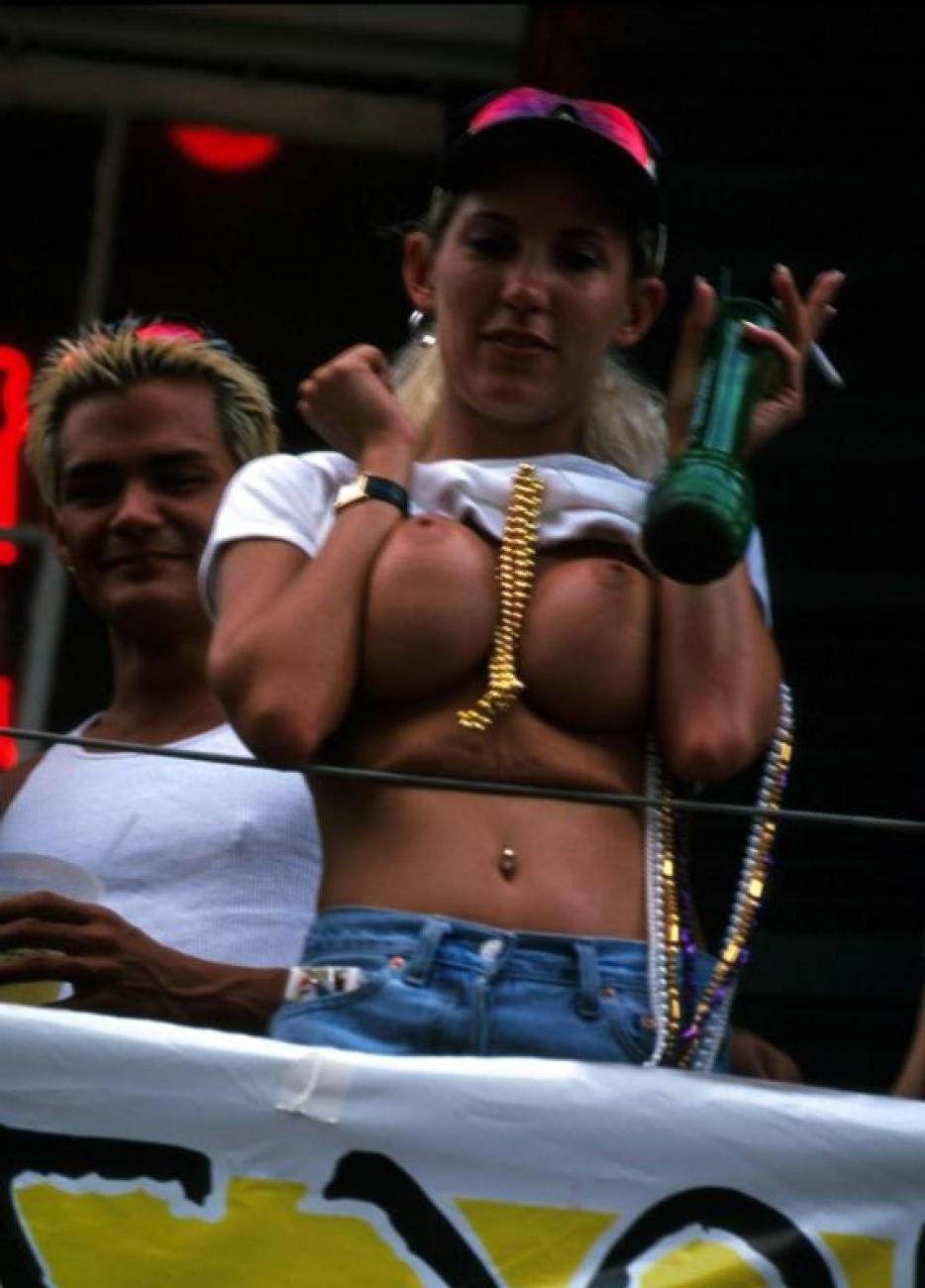 15P More mardigras chicks drunk and flashing their tits