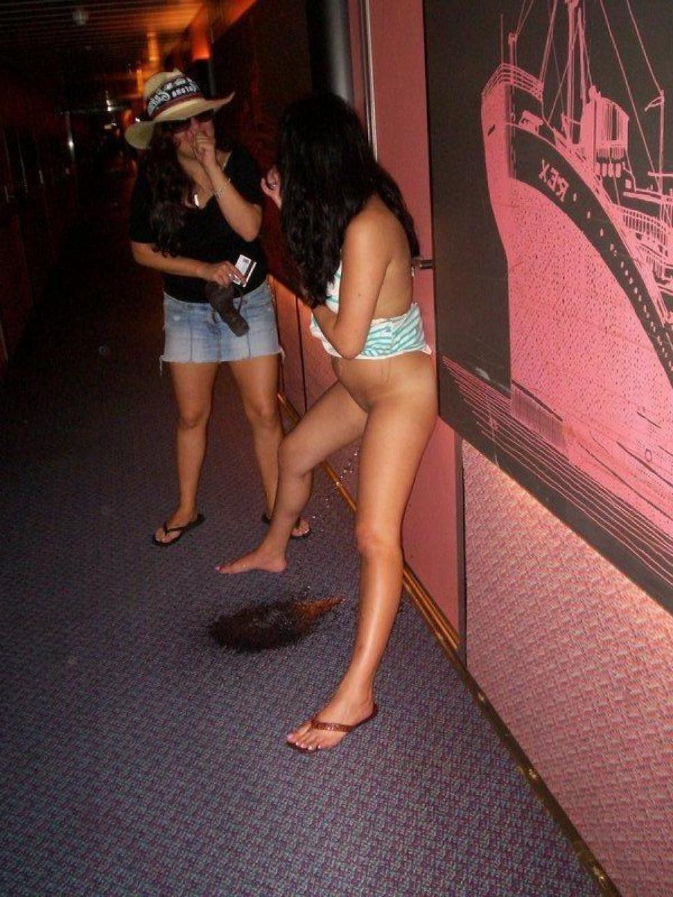 15P Dead-drunk teens caughty pissing