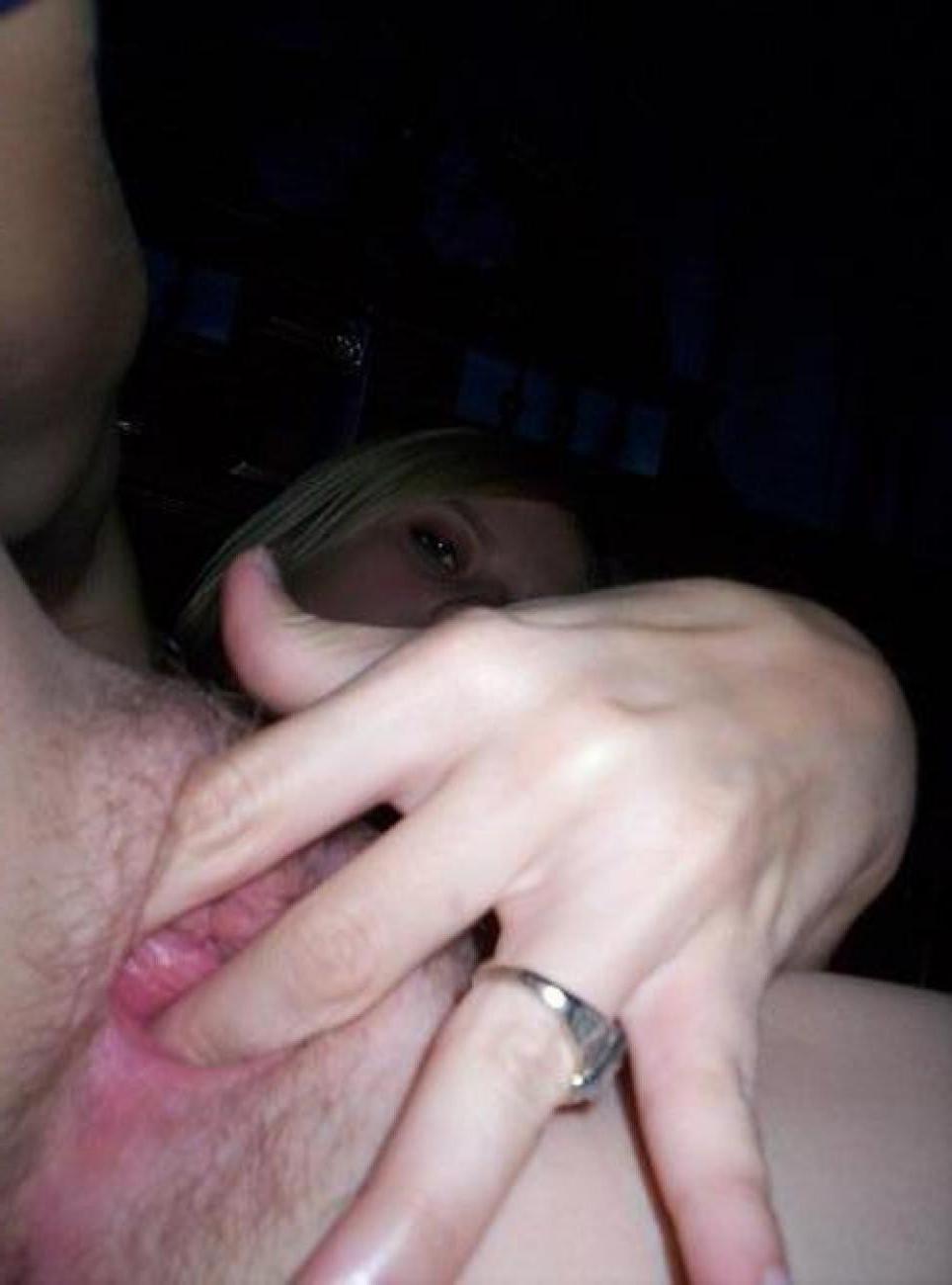 16P Pictures of kinky sluts dildoing and fingering their cunts