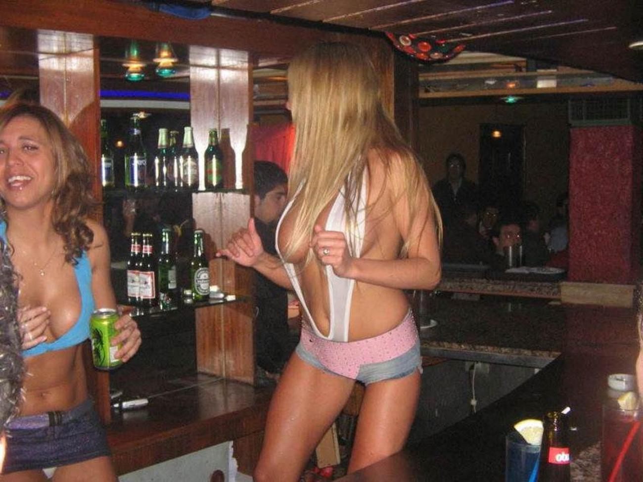 15P Pictures of drunk chicks showing the effect of alcohol