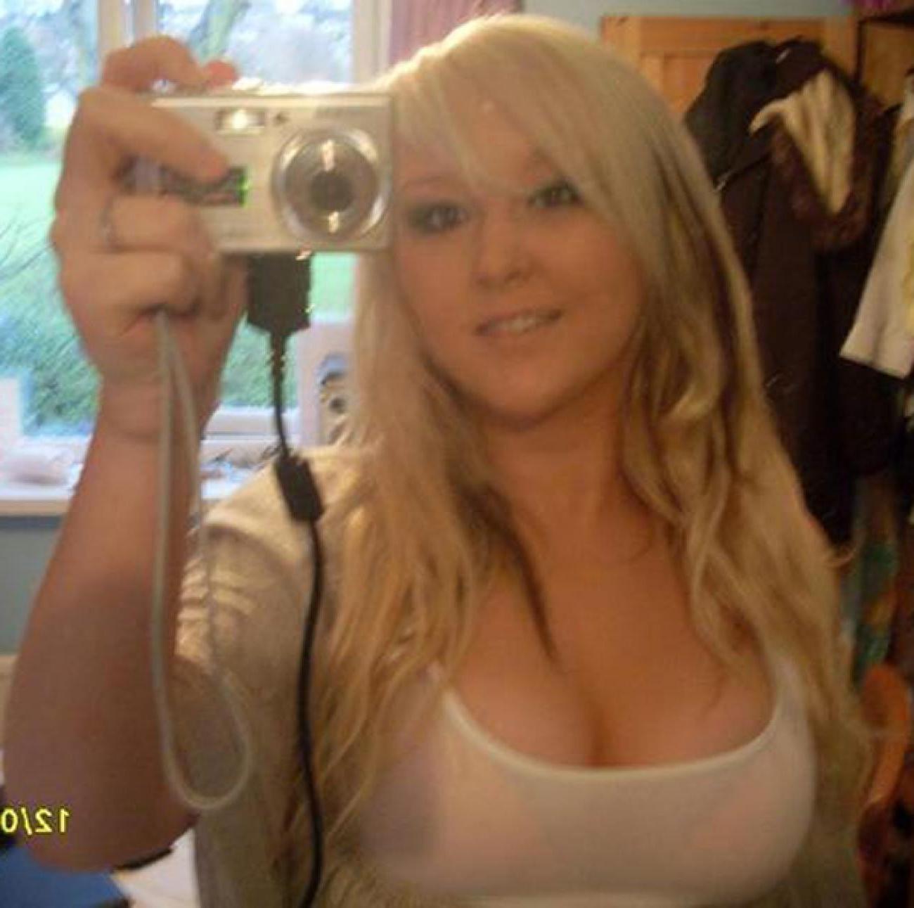 15P Photos of big-tittied amateur chicks