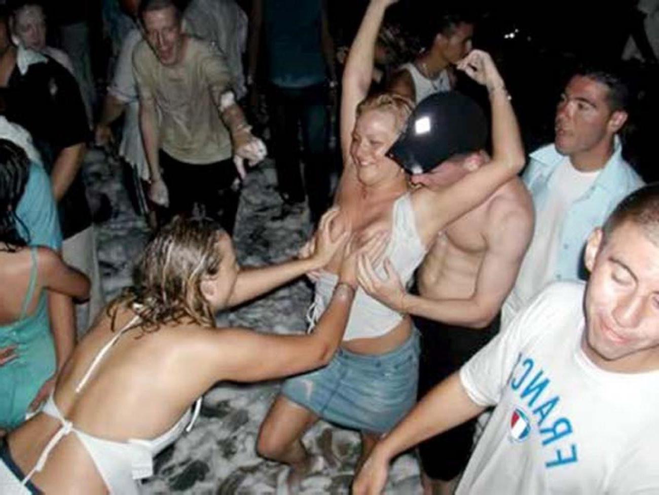 15P Pictures of intoxicated babes who got out of control