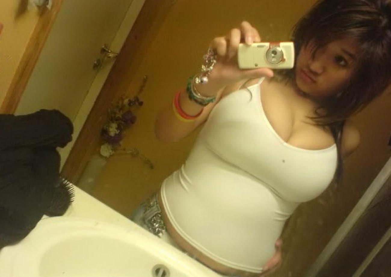 15P Nice photo mix of amateur busty babes